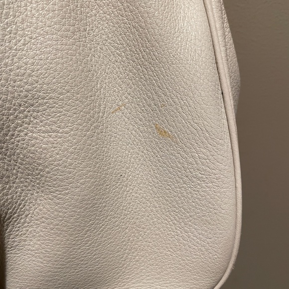 Michael Kors Handbag, Cream colour with Gold hardware - Picture 5 of 5